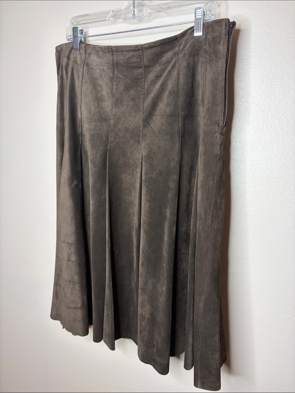 Danier Genuine Suede Pleated A-Line Midi Skirt - Deep Chocolate Brown Size 12 - Picture 2 of 16